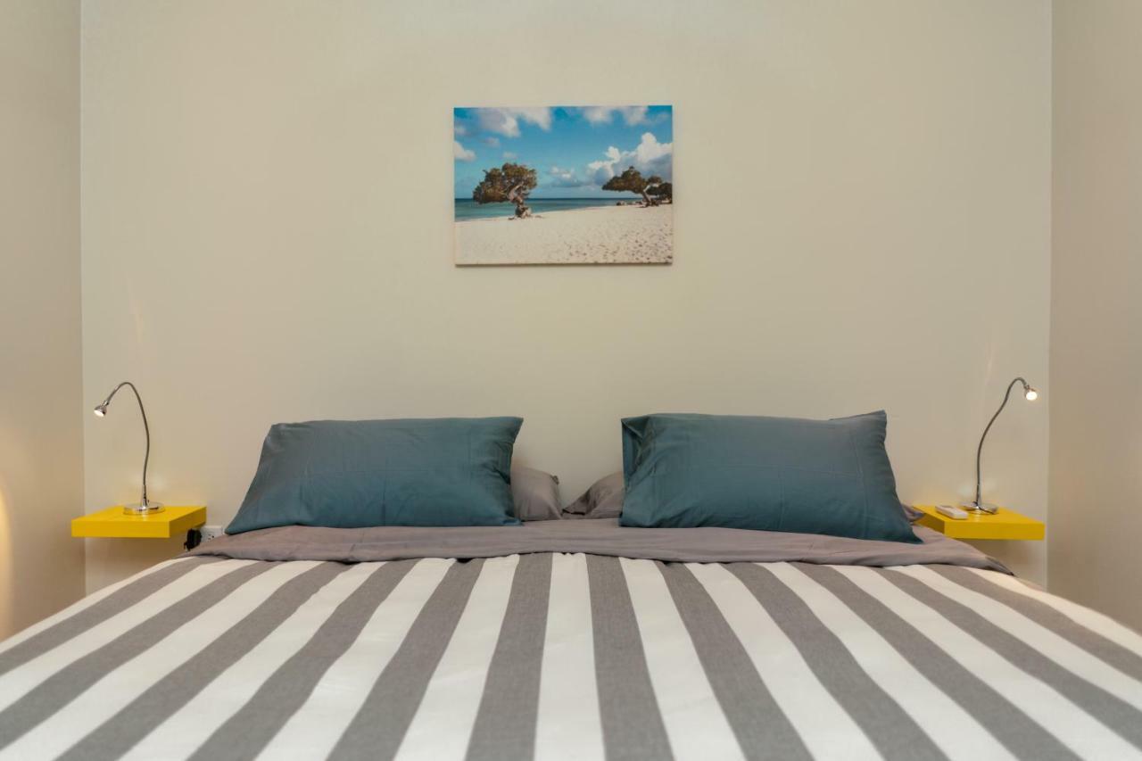 Hideout Suites - From Eagle Beach Palm Beach Extérieur photo